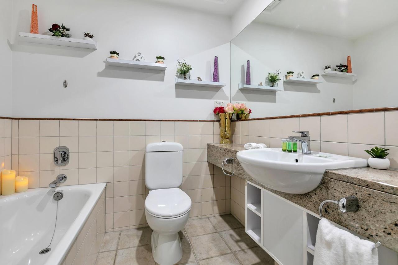 Your Family Getaway - Rooftop Spa & Pool! Auckland Extérieur photo